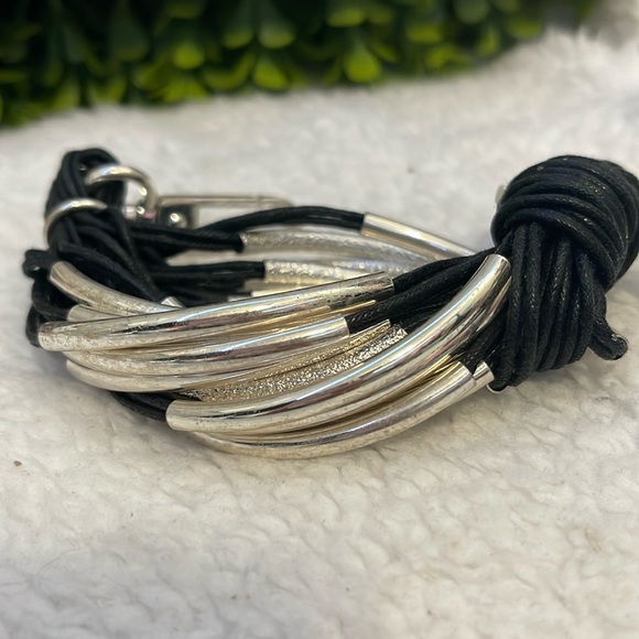 SAACHI Layered Leather Strand Bracelet Black & Silver - Picture 1 of 6